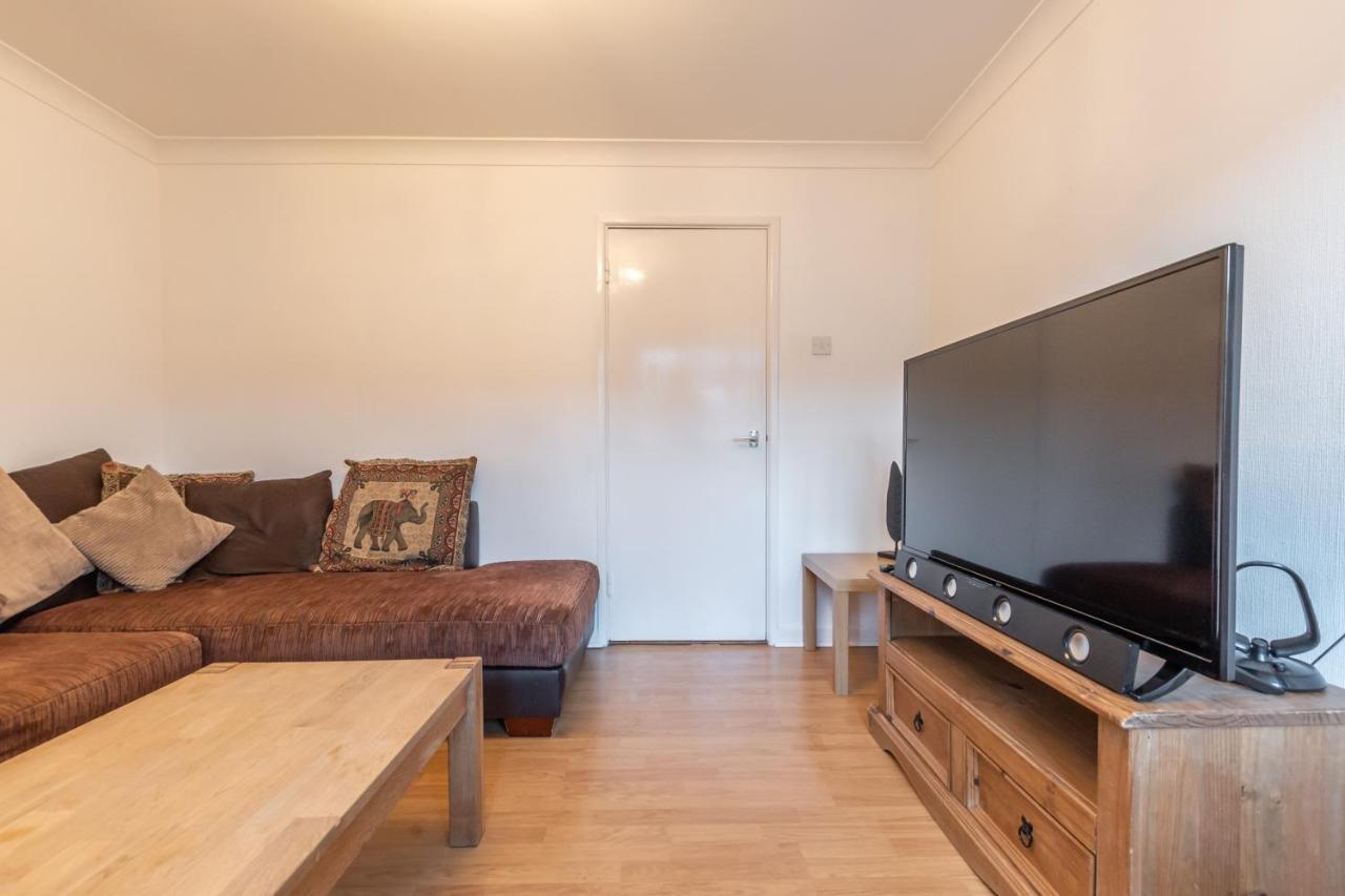 Price! Large For 4 - Smart Tv - Comfy Beds - Garden - 4 Single Beds Or 2 Doubles! * Portsmouth