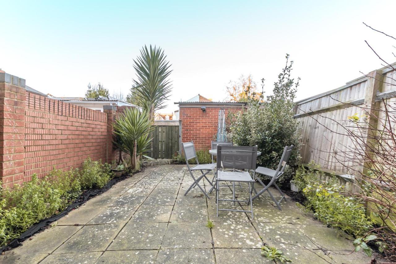 Price! Large For 4 - Smart Tv - Comfy Beds - Garden - 4 Single Beds Or 2 Doubles! * Portsmouth