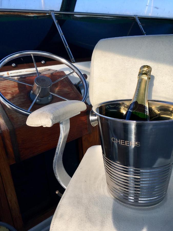 Super Yacht Temptation With A Hot Tub Jacuzzi On The South Coast Uk Botel *