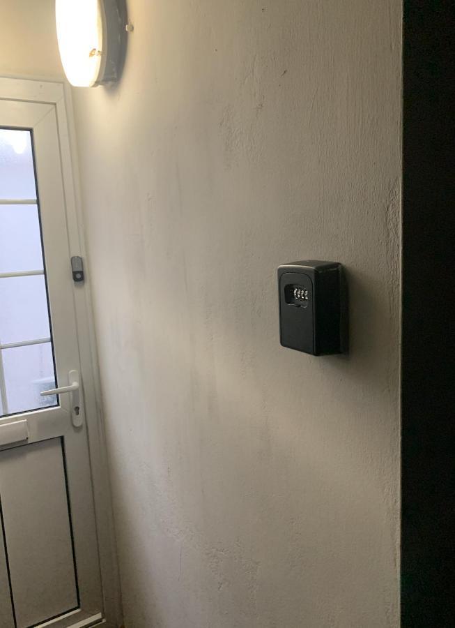 Apartment 2 Bed 1st Floor Apartment-own Entrance & Parking