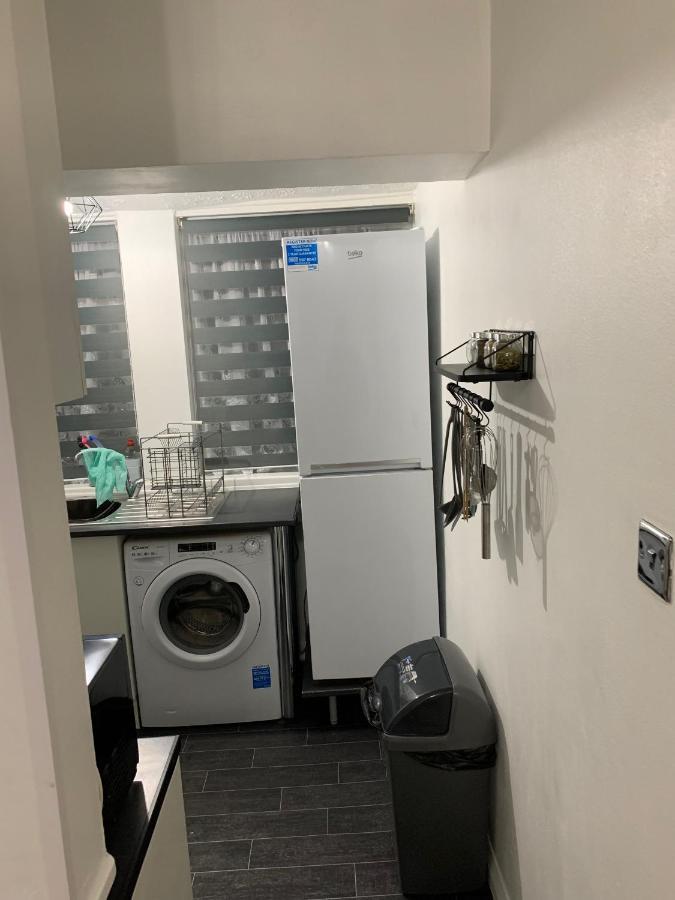 2 Bed 1st Floor Apartment-own Entrance & Parking Apartment *