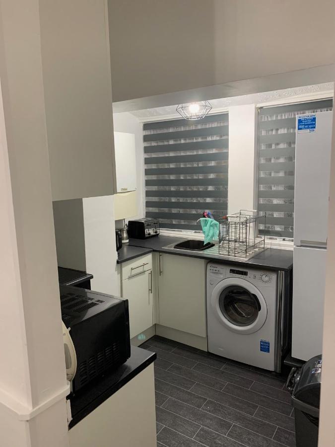 2 Bed 1st Floor Apartment-own Entrance & Parking *