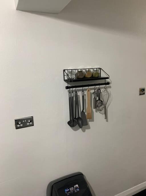 2 Bed 1st Floor Apartment-own Entrance & Parking Apartment *
