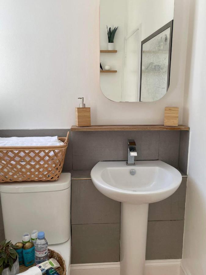 The Clock Tower Apartment: Modern 2-bed With Free Parking In Southsea Portsmouth