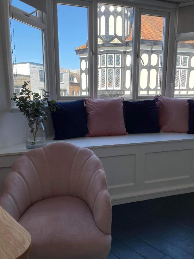 The Clock Tower Apartment: Modern 2-bed With Free Parking In Southsea Portsmouth