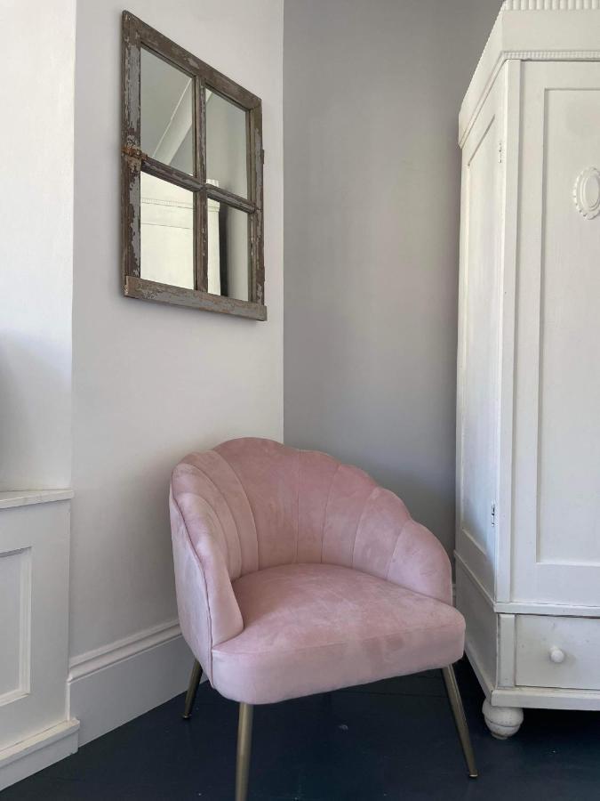 The Clock Tower Apartment: Modern 2-bed With Free Parking In Southsea Apartment *