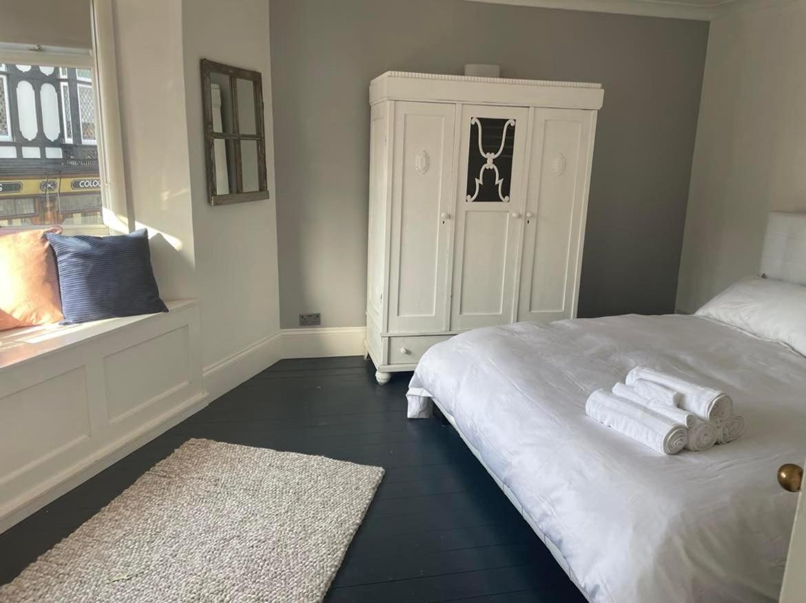 The Clock Tower Apartment: Modern 2-bed With Free Parking In Southsea Portsmouth