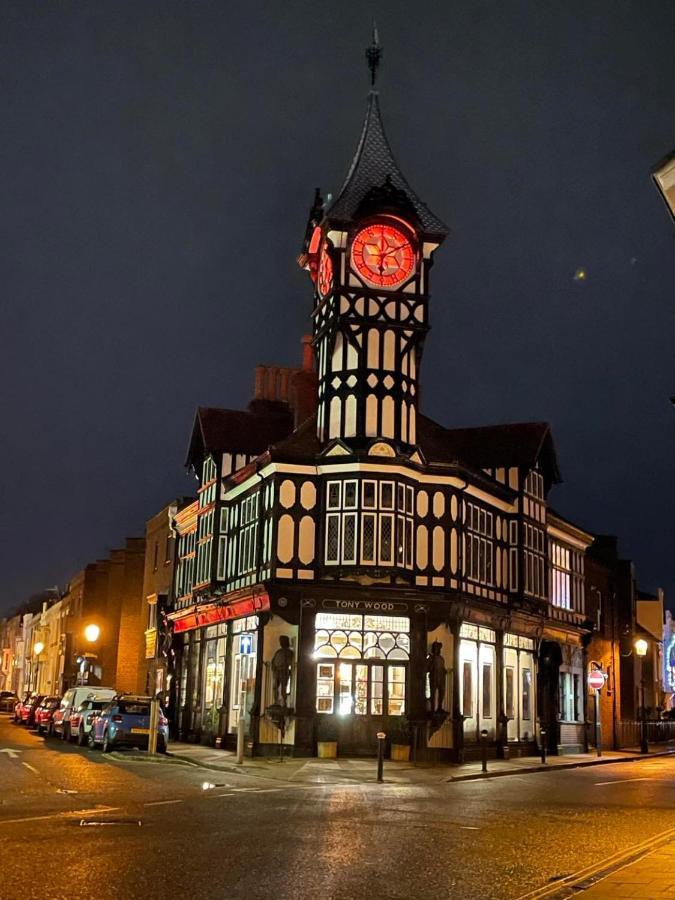 The Clock Tower Apartment: Modern 2-bed With Free Parking In Southsea Apartment *