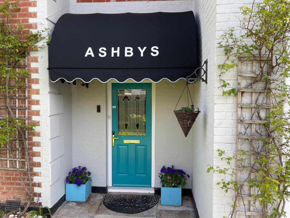 Apartment Ashbys Deluxe With Included
