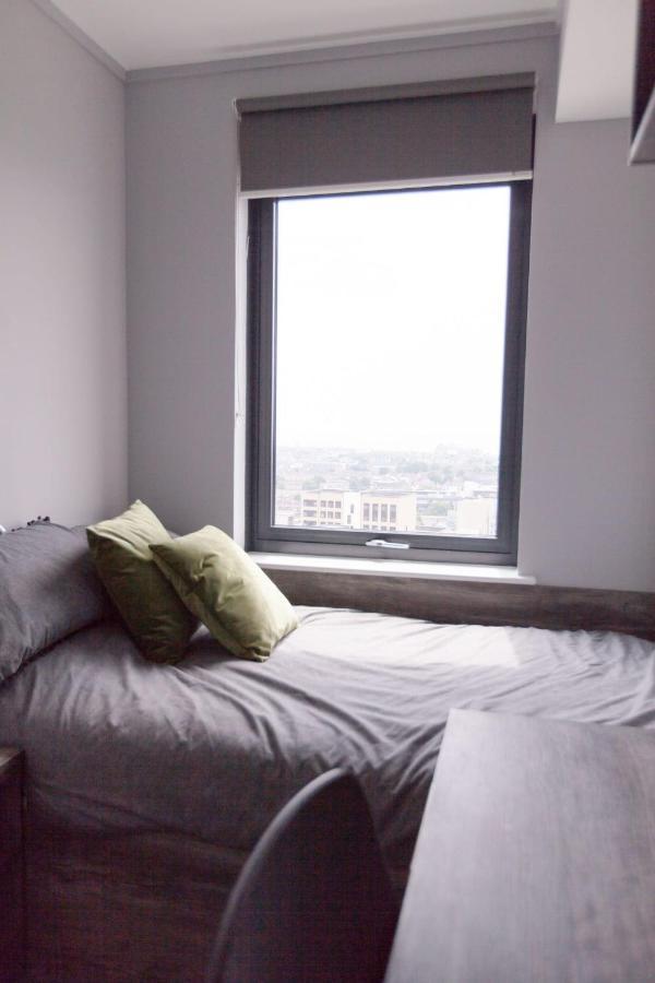 For Students Only Stylish At Crown Place In Apartment *