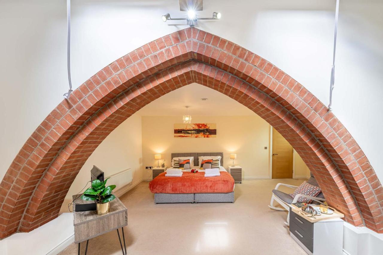 Apartment Grade 2 Listed Converted Church, Within 750yrds To Southsea *