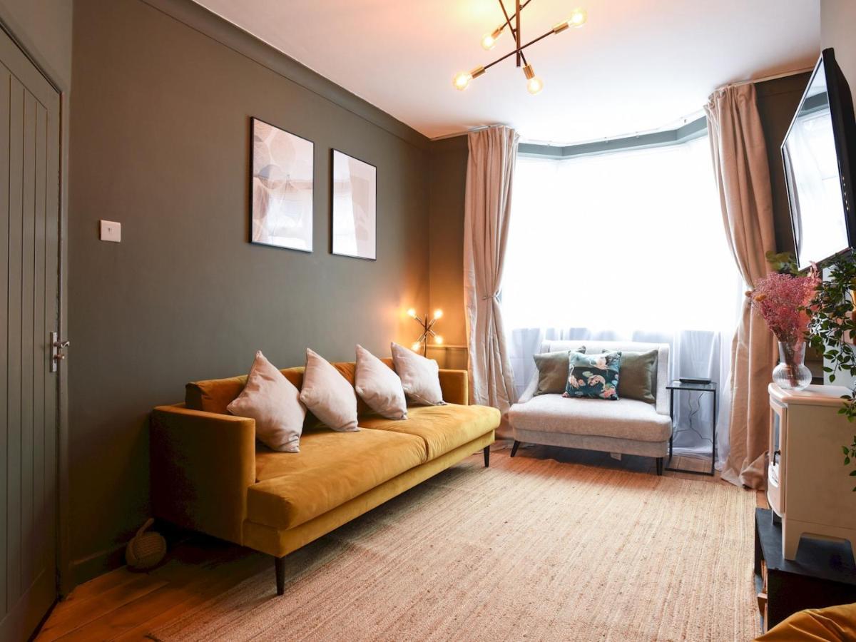 Pass The Keys Spacious Modern 3bed House With Free Street Parking Holiday home *