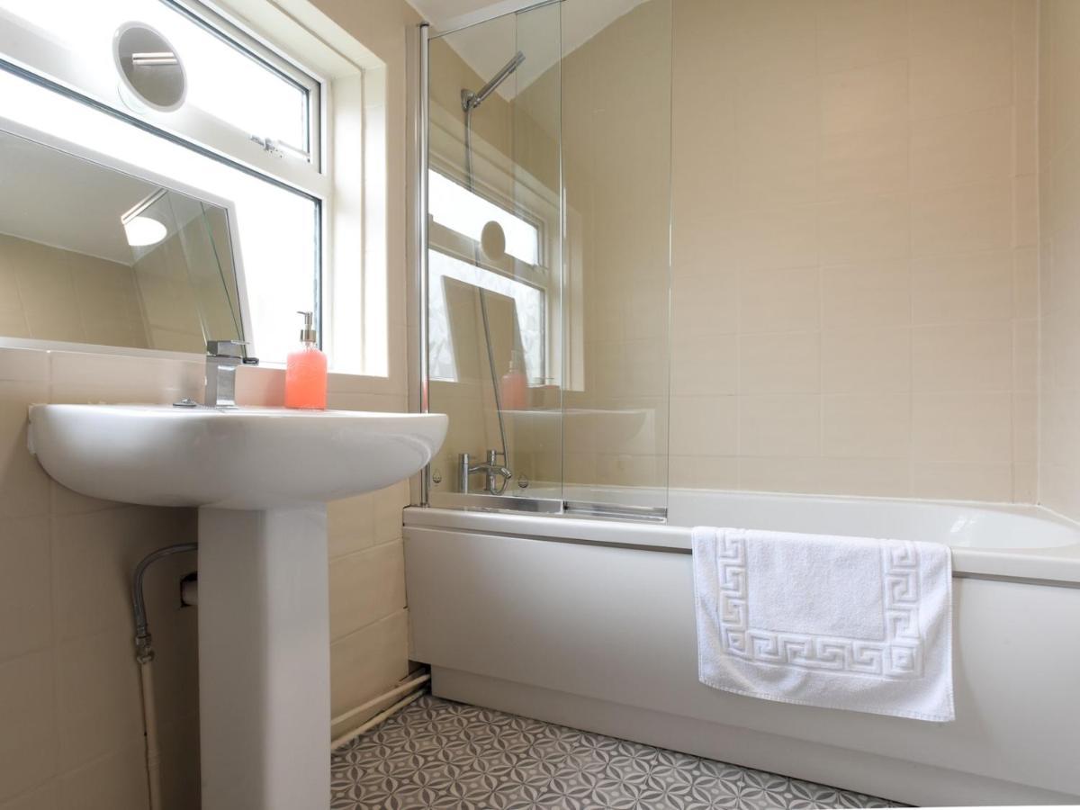 Pass The Keys Spacious Modern 3bed House With Free Street Parking