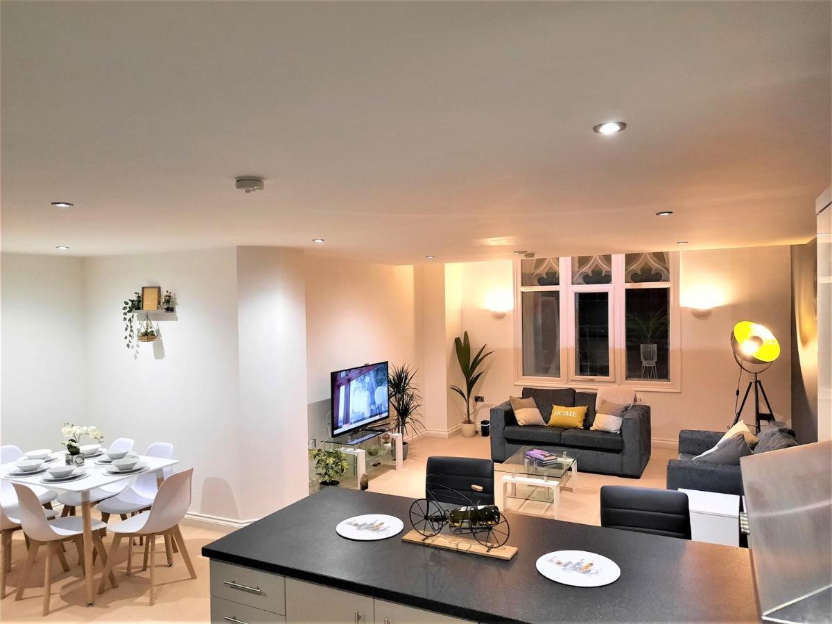 Apartment Grade 2 Listed Converted Church, Within 750yrds To Southsea