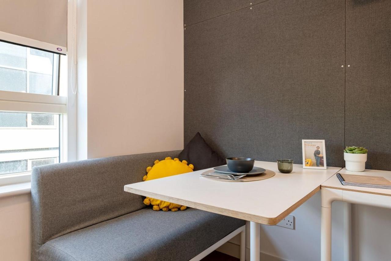 Apartment For Students Only At Middle Street In City Centre *