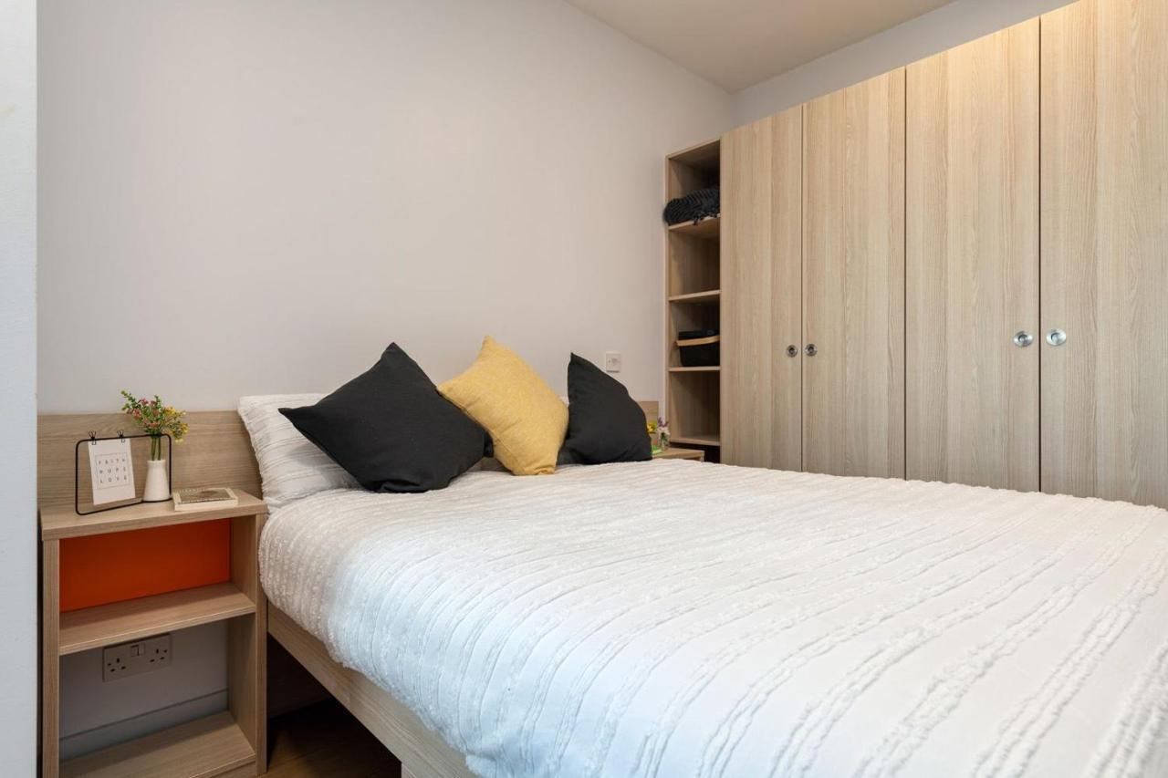 Apartment For Students Only At Middle Street In City Centre *