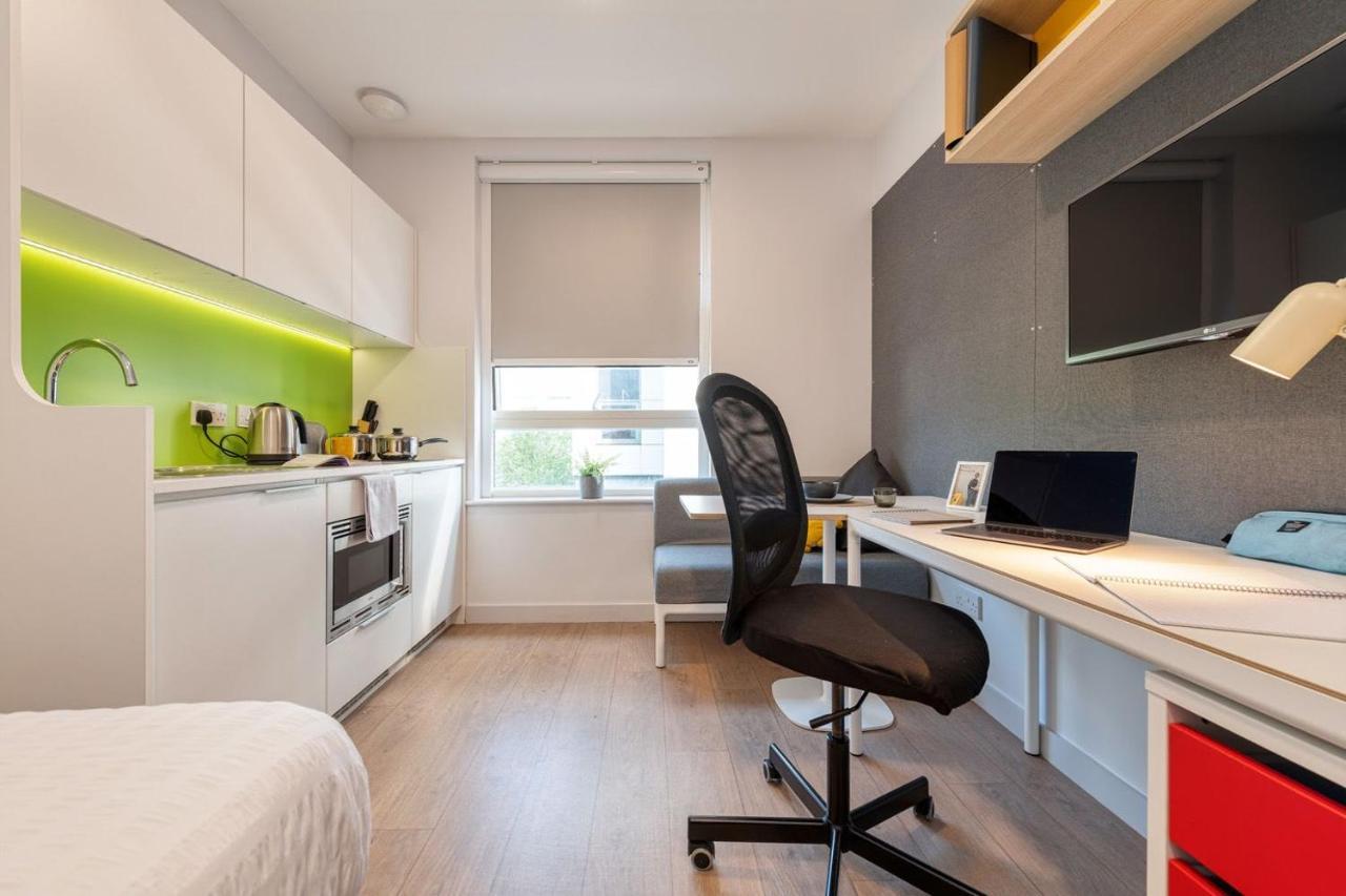 Apartment For Students Only At Middle Street In City Centre *