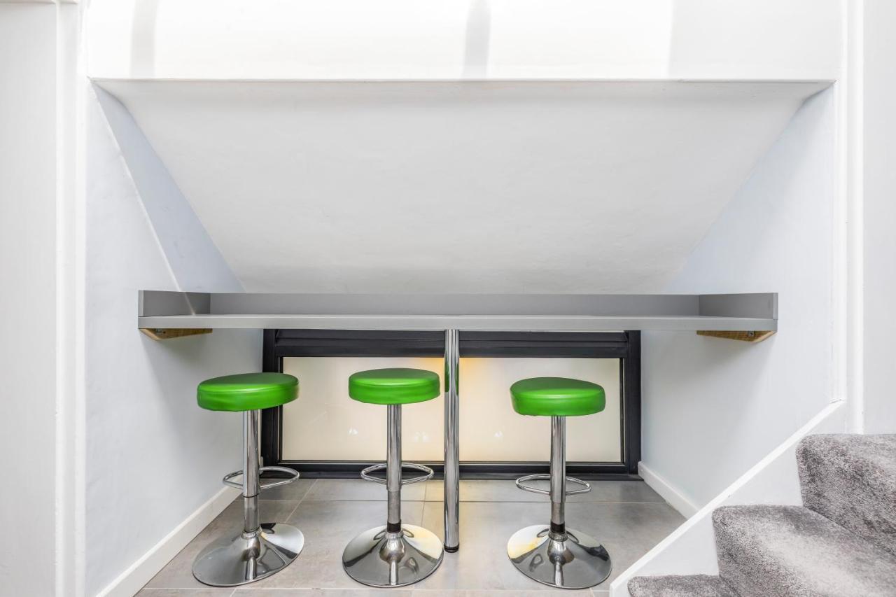 Ashbys Deluxe With Included Apartment Portsmouth