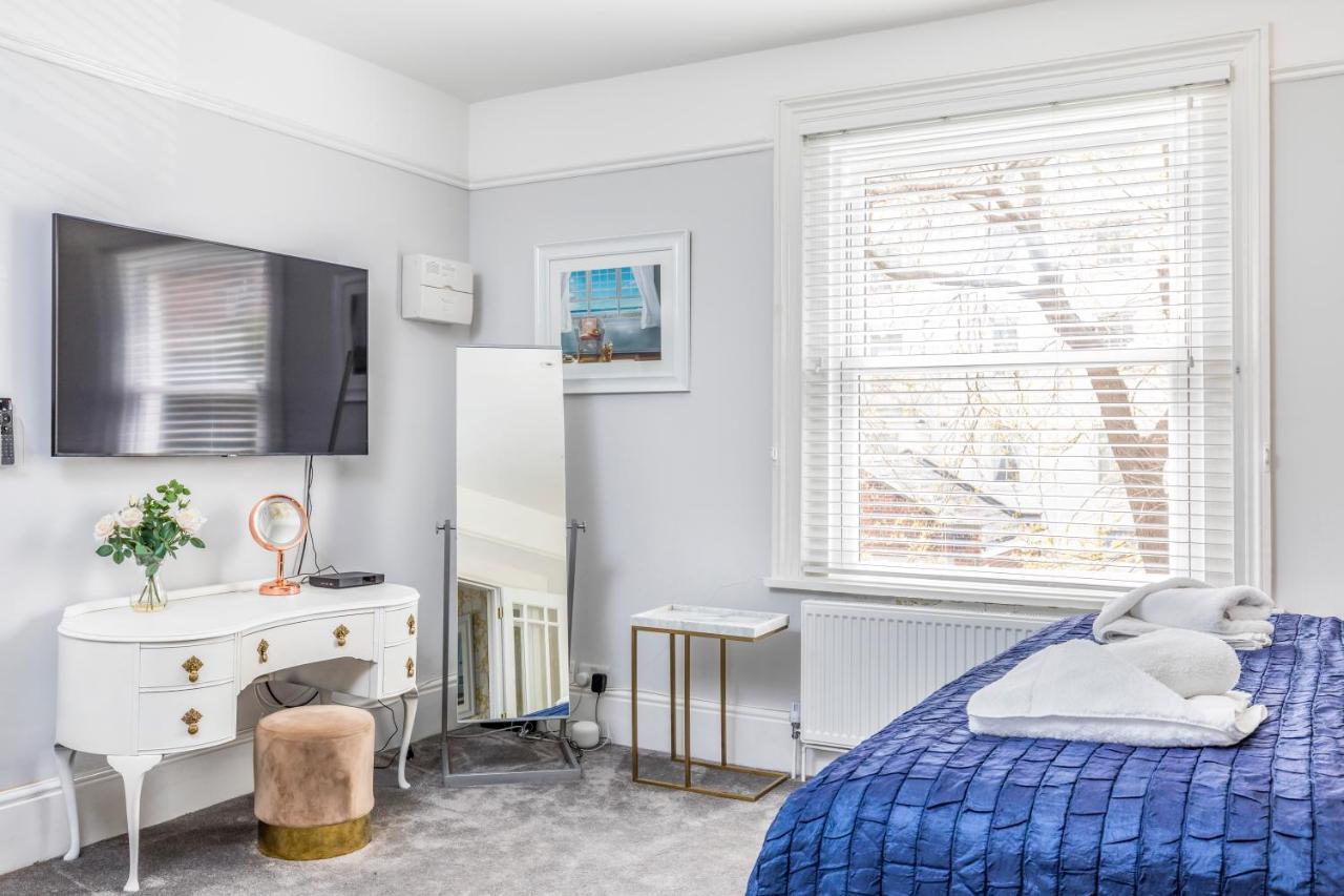 Ashbys Deluxe With Included Apartment Portsmouth
