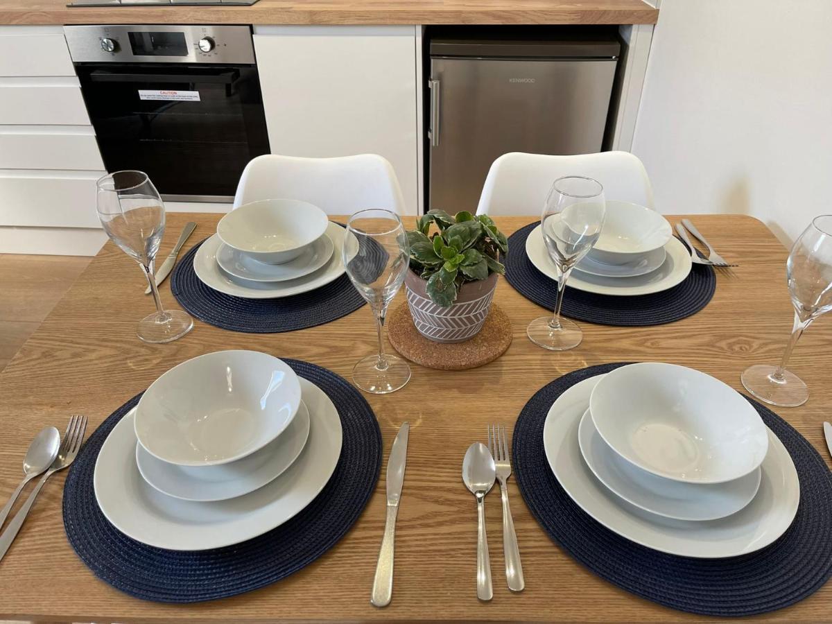Brand New Montrouge - Perfect Location!! * Portsmouth