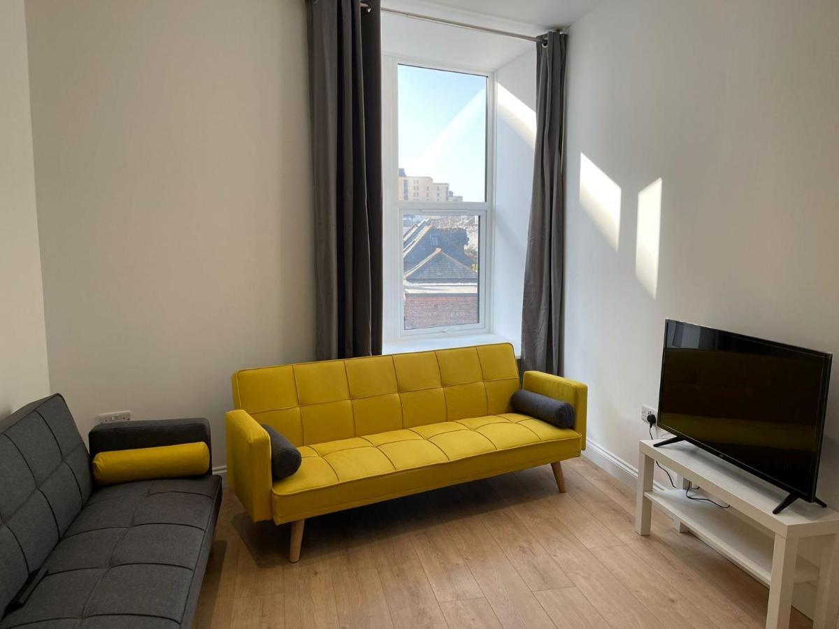 Brand New Montrouge - Perfect Location!! *