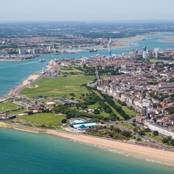 Apartment Brand New Montrouge - Perfect Location!! Portsmouth