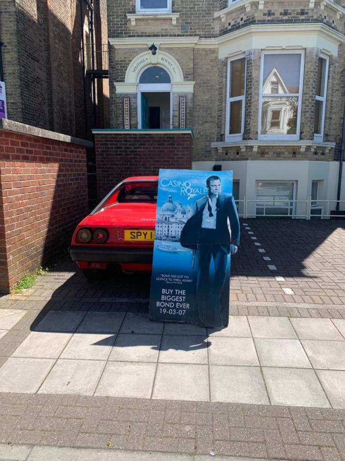 Southsea Royale Studio, Bond, Parking, Seafront Apartment *