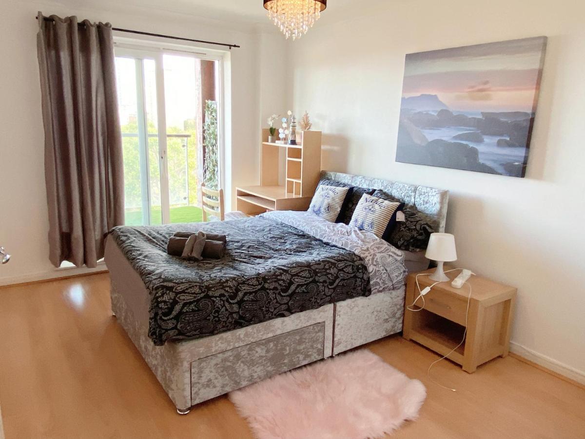 Entire Morden Closed Historic Dockyard Apartment Portsmouth