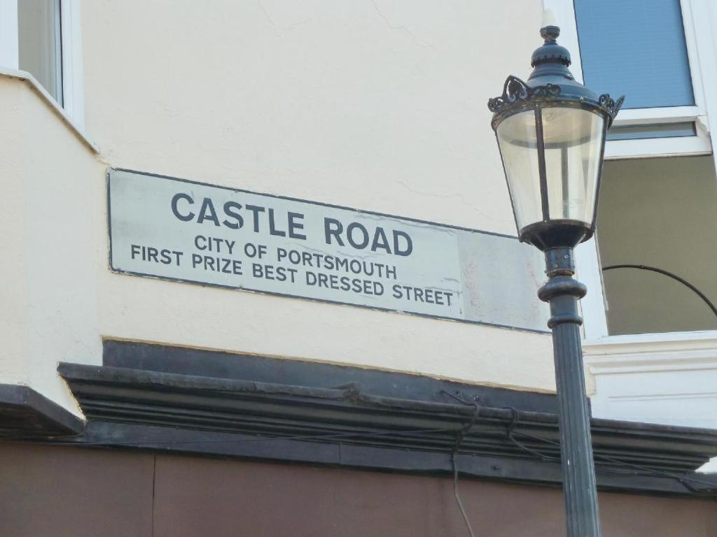 The Clock Tower Apartment: Modern 2-bed With Free Parking In Southsea *