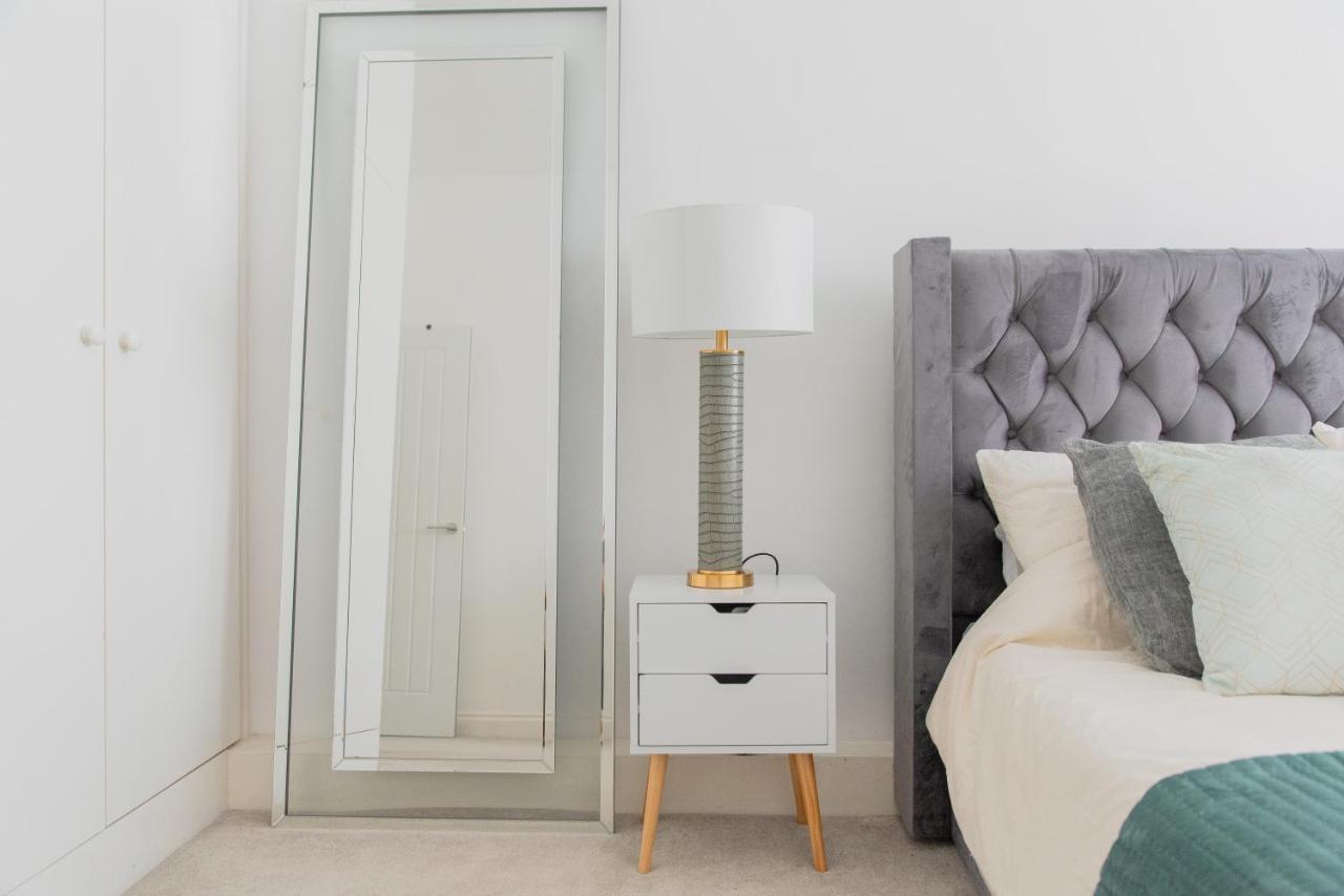 Centre Modern - With Free Parking Apartment *