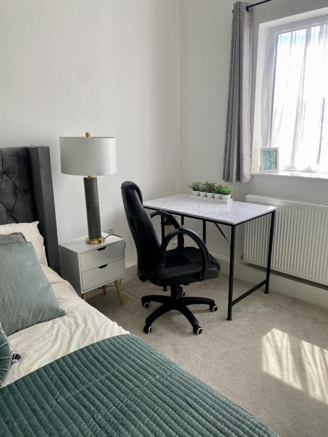 Centre Modern - With Free Parking Apartment