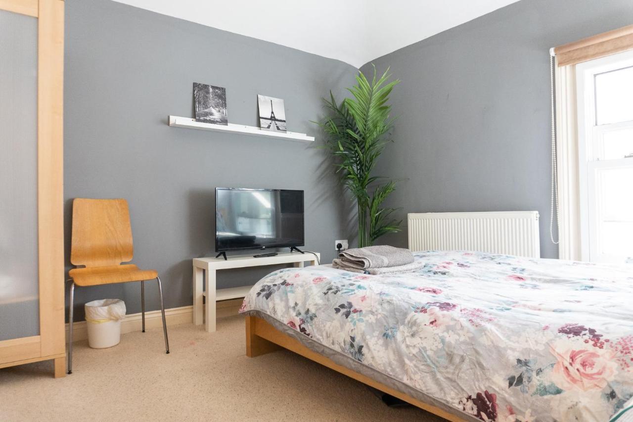 Elphinstone Homeshare Homestay