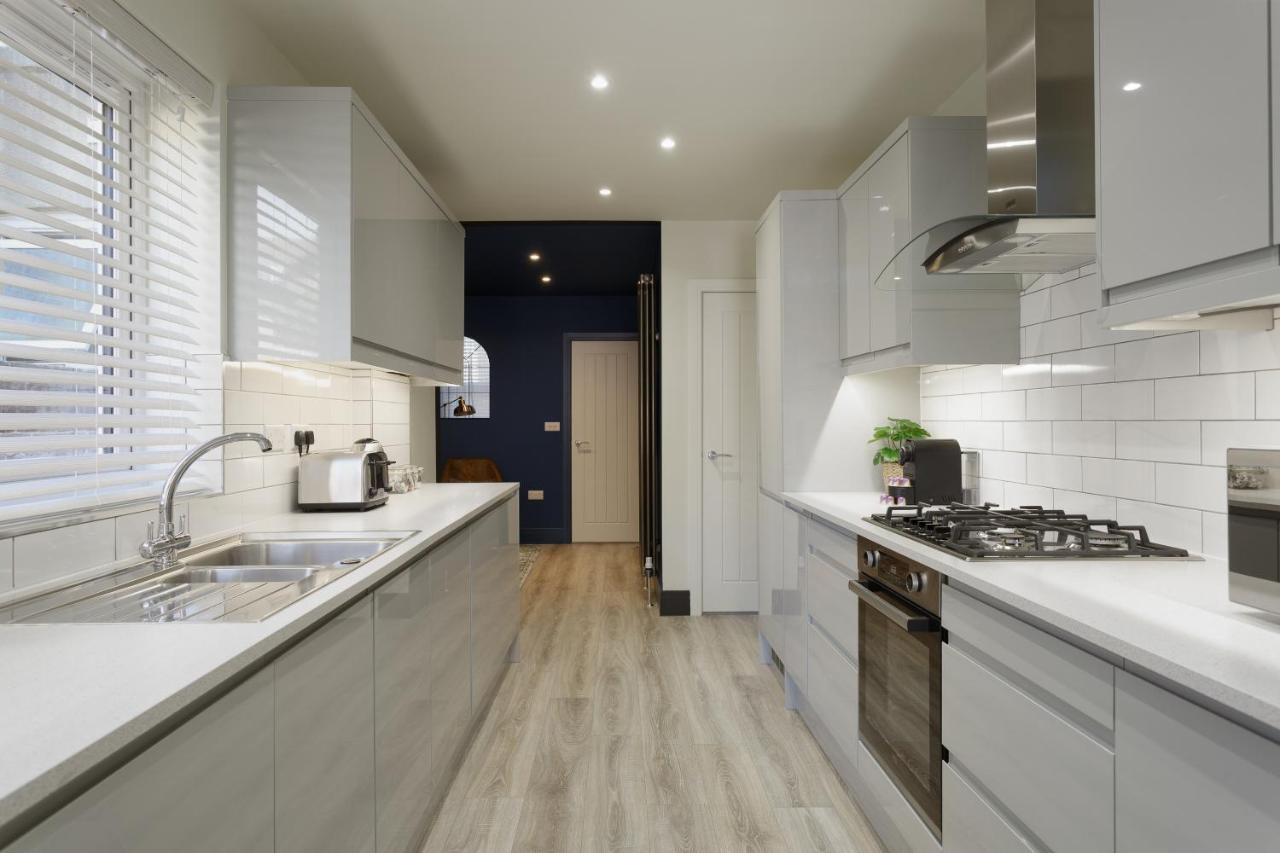 Beatrice Manor - Luxury 4 Bedroom House In Southsea,