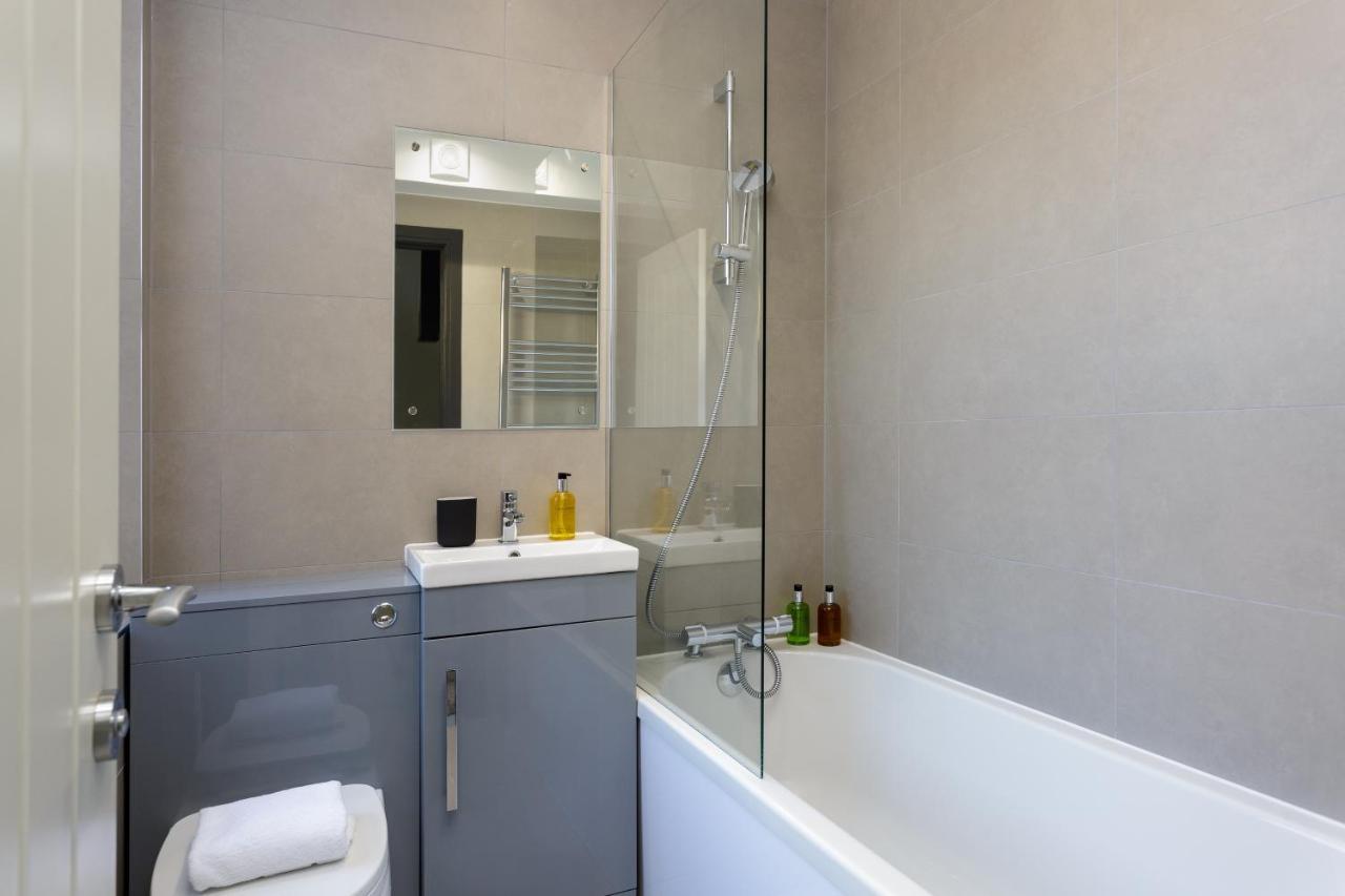 Beatrice Manor - Luxury 4 Bedroom House In Southsea, Holiday home Portsmouth