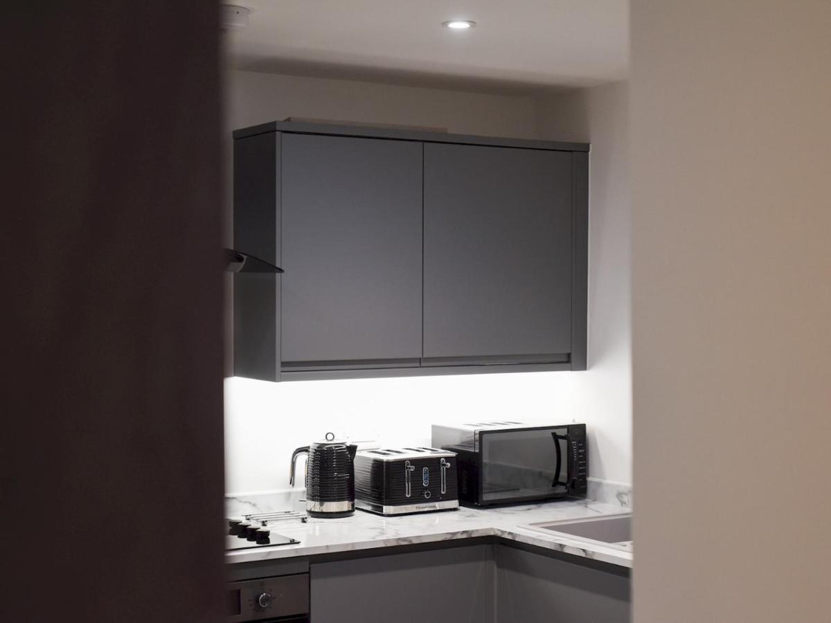 Apartment Pass The Keys Prison Conversion Brand New 2 Bathrooms And Parking *