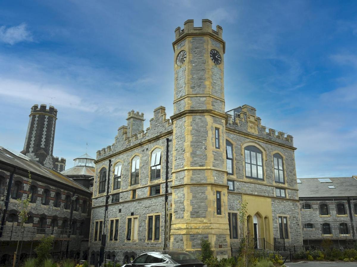 Apartment Pass The Keys Prison Conversion Brand New 2 Bathrooms And Parking