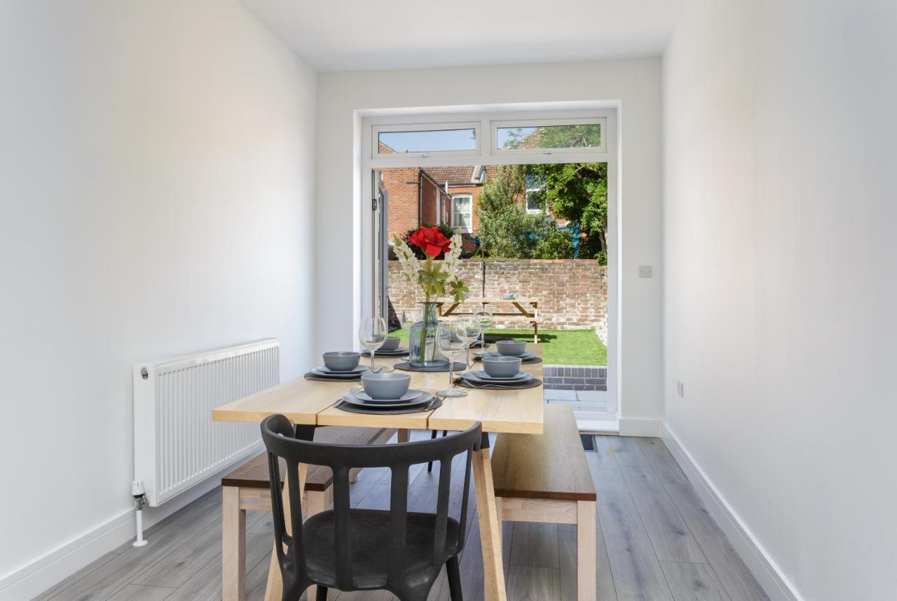 Harold House - Modern Open Plan 4 Bedroom, 3 Bathroom House In Southsea, Apartment Portsmouth