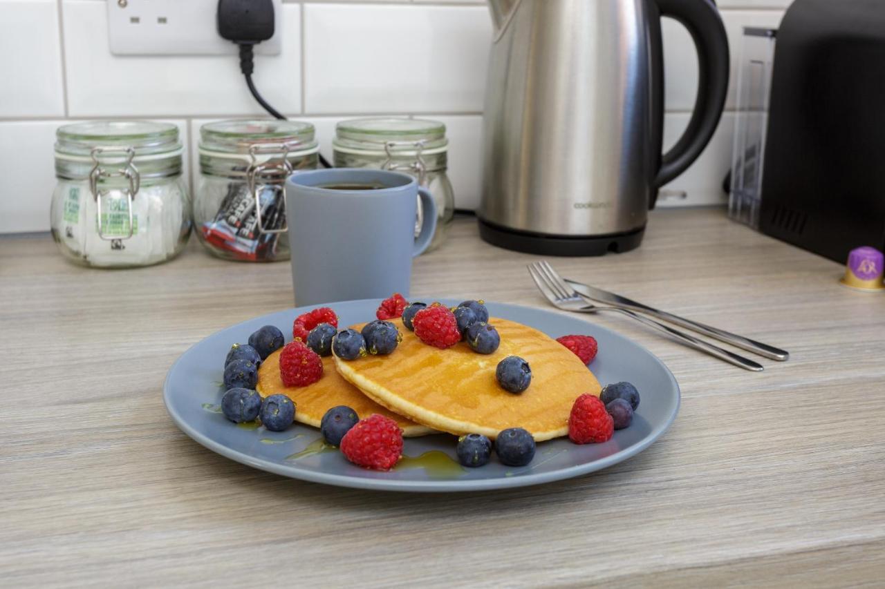Harold House - Modern Open Plan 4 Bedroom, 3 Bathroom House In Southsea, Apartment