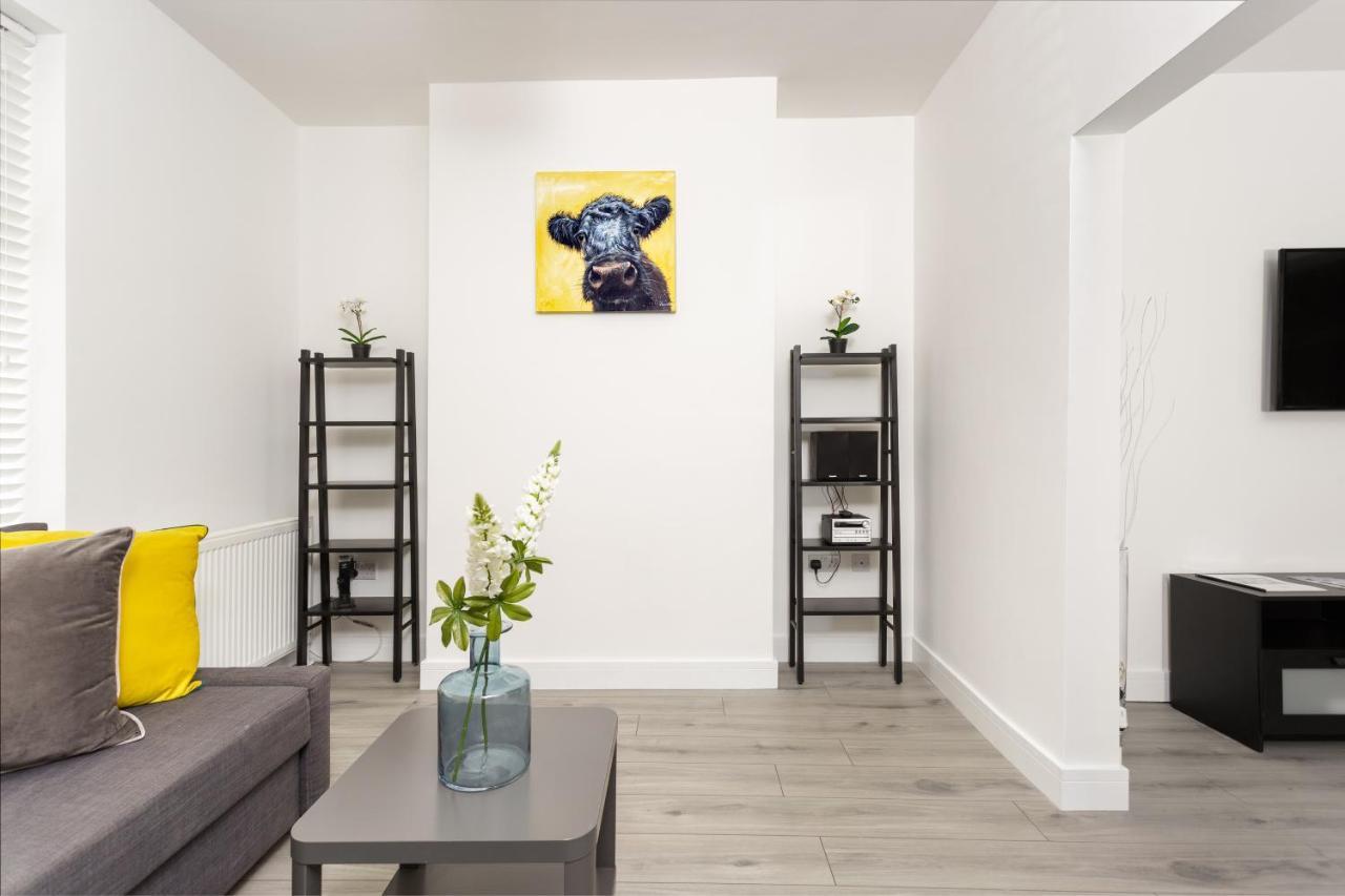 Apartment Harold House - Modern Open Plan 4 Bedroom, 3 Bathroom House In Southsea,
