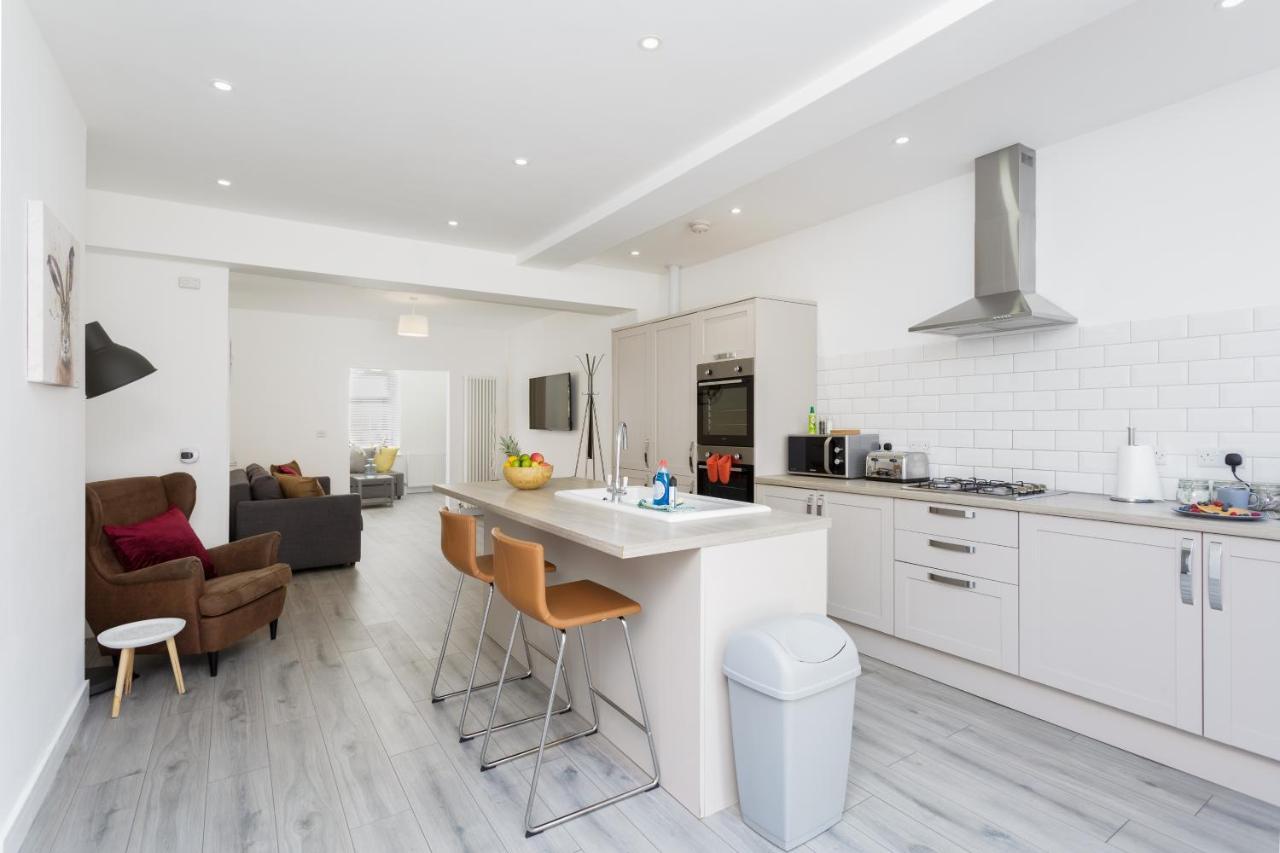 Harold House - Modern Open Plan 4 Bedroom, 3 Bathroom House In Southsea, Portsmouth