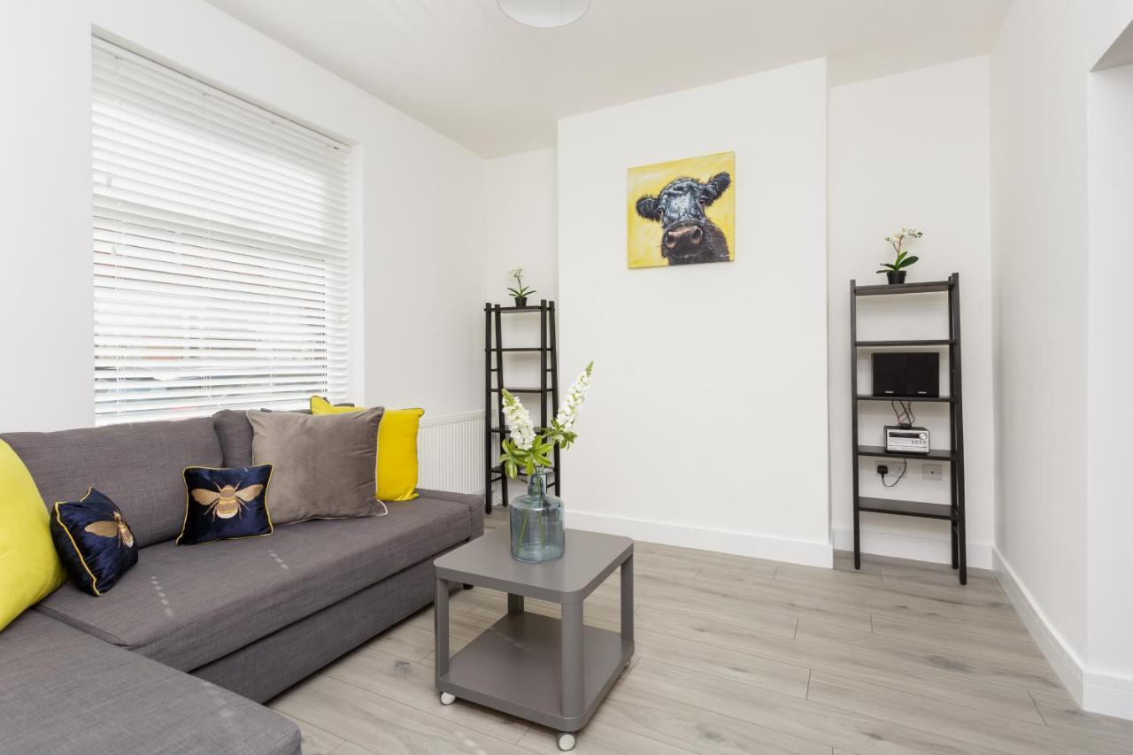 Harold House - Modern Open Plan 4 Bedroom, 3 Bathroom House In Southsea, Apartment