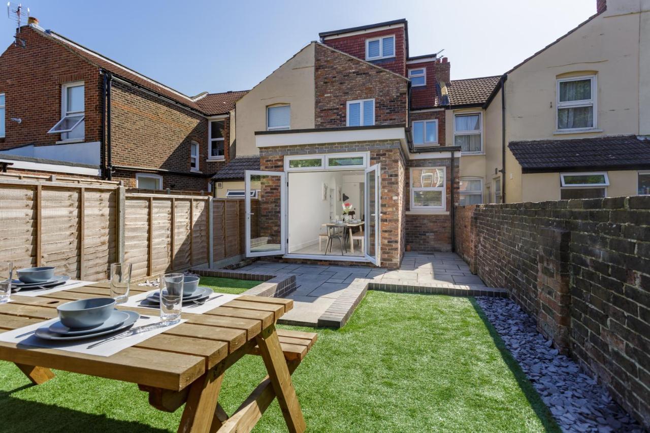 Harold House - Modern Open Plan 4 Bedroom, 3 Bathroom House In Southsea, Apartment *