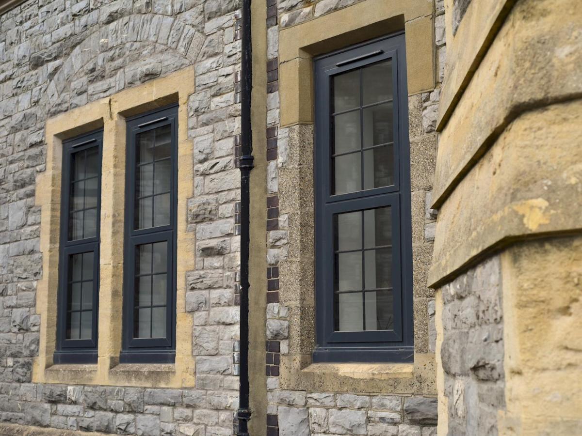 Pass The Keys Prison Conversion Brand New 2 Bathrooms And Parking Apartment