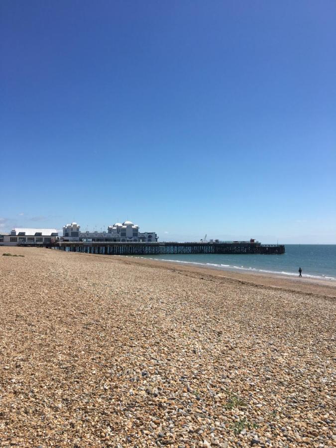 Spacious Split Level Flat In Great Location * Portsmouth