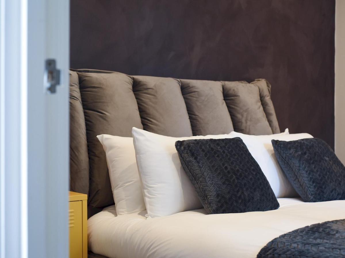 Apartment Pass The Keys Prison Conversion Brand New 2 Bathrooms And Parking *