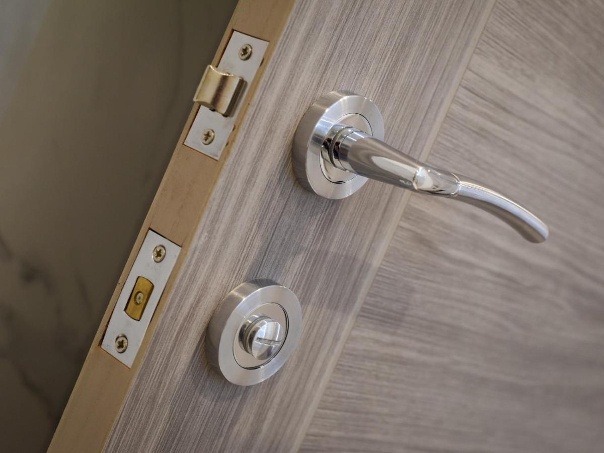 Pass The Keys Prison Conversion Brand New 2 Bathrooms And Parking Apartment Portsmouth