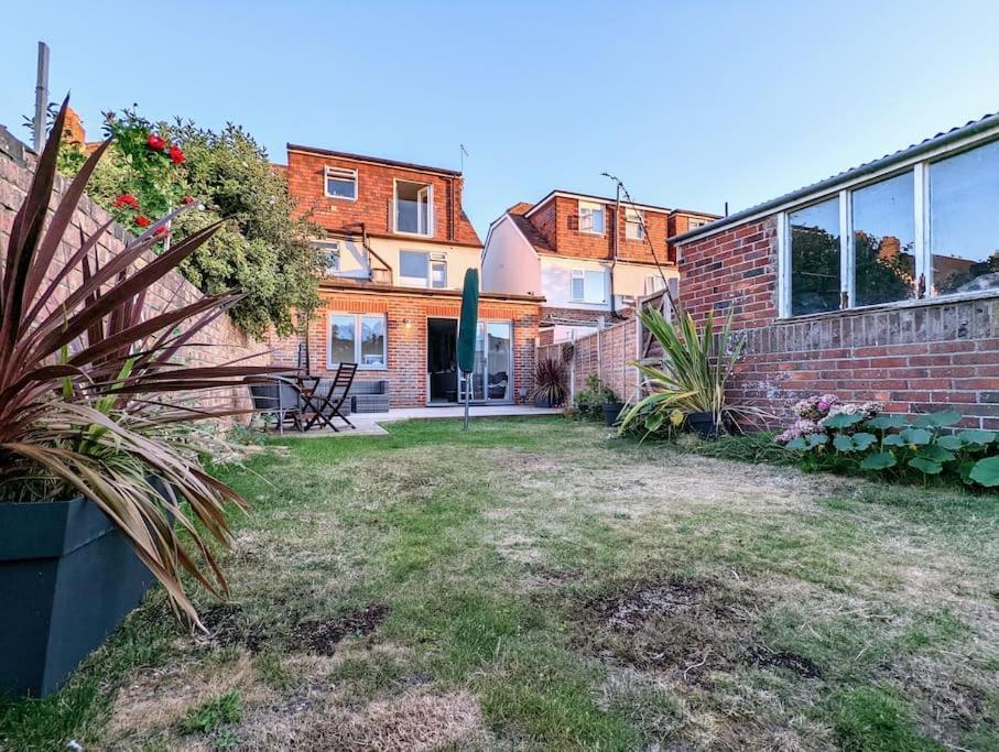 Holiday home Bright Haven: 4-bed With Garden, Spa & Parking Portsmouth
