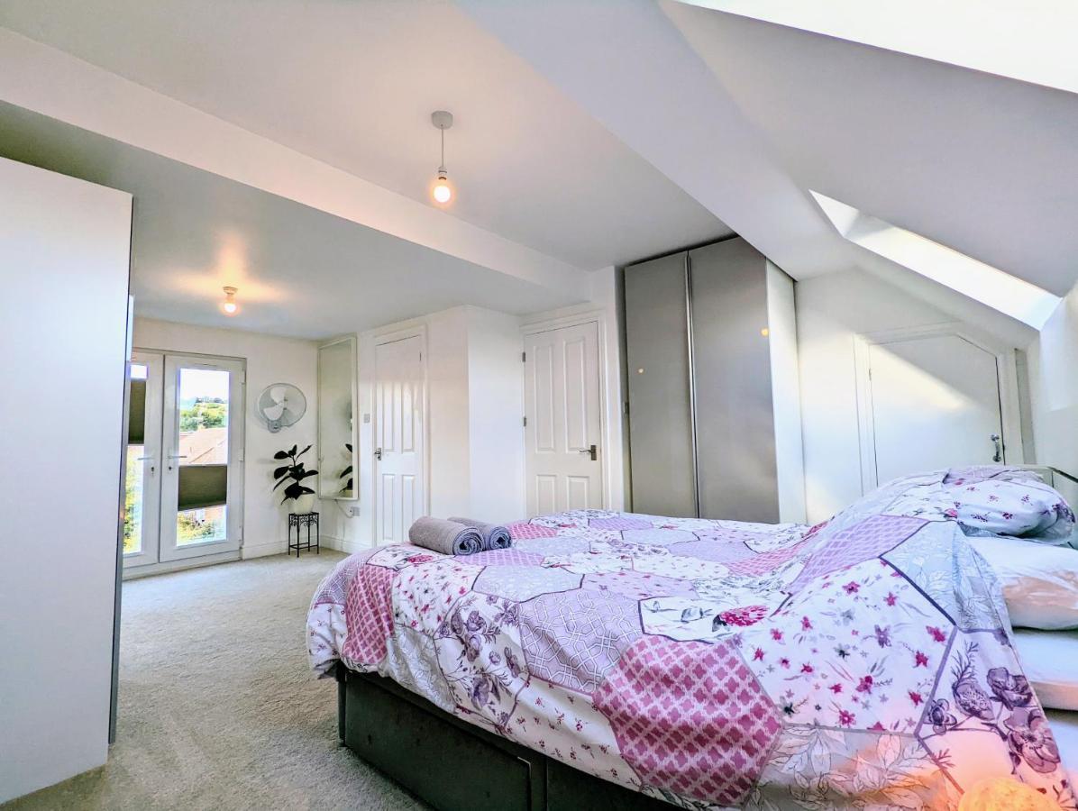 Bright Haven: 4-bed With Garden, Spa & Parking Portsmouth
