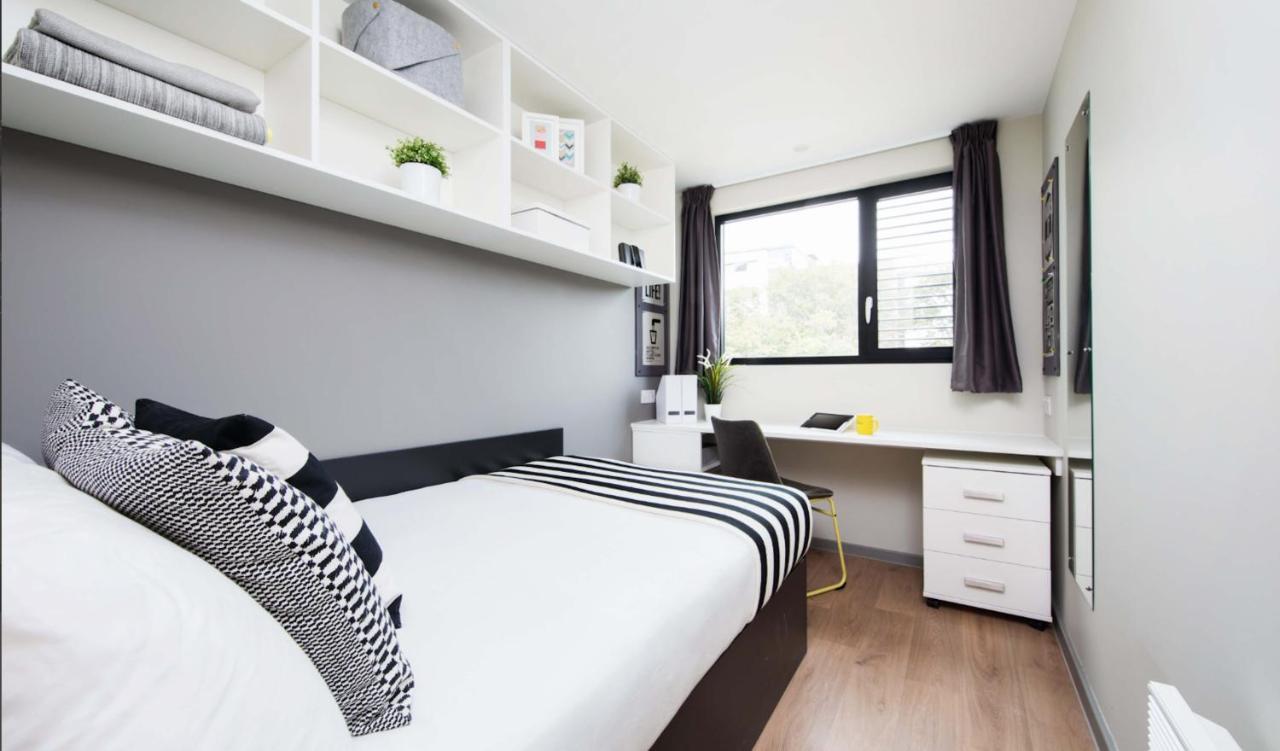 Hostel Ensuite Rooms For Students Only, Portsmouth -Sk *