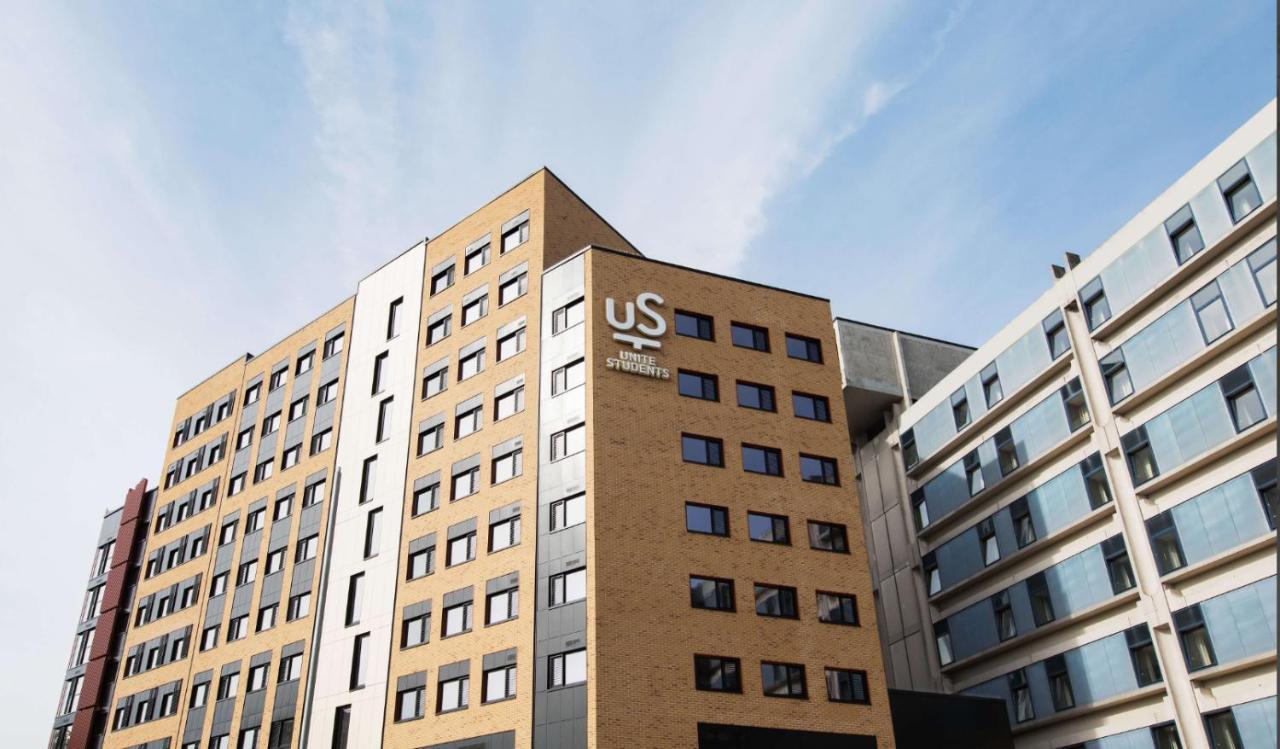 Hostel Ensuite Rooms For Students Only, Portsmouth -Sk